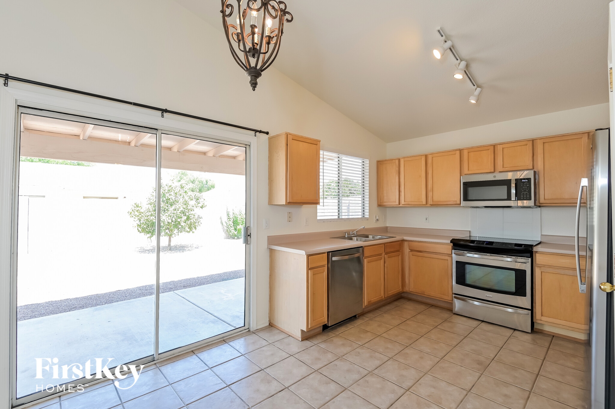 Building Photo - 3114 S Vaughn Dr