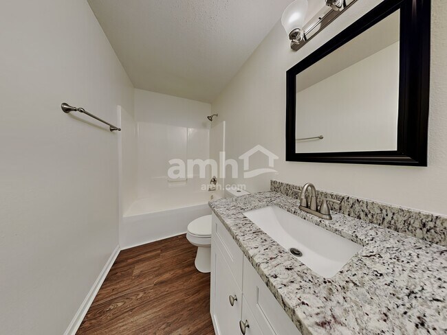 Building Photo - 712 Townsend Farm Dr