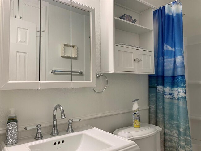 Building Photo - 407 E 45th St