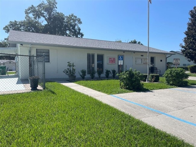 Building Photo - 607 Whispering Pines Blvd