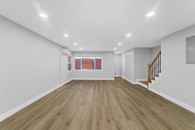 Building Photo - 129 Drake Ave
