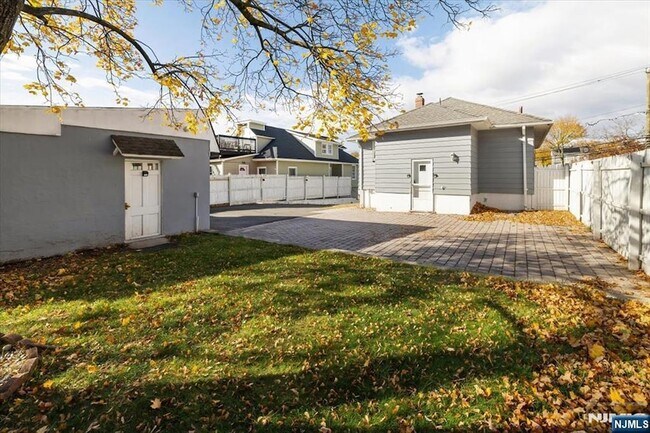 Building Photo - 79 Lincoln Ave