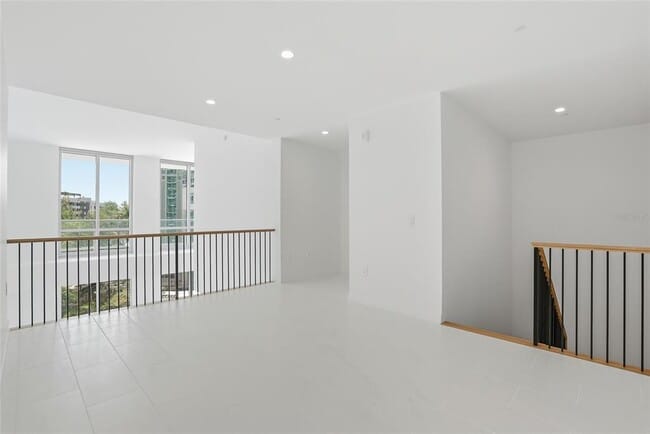 Building Photo - 400 Central Ave