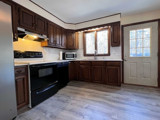 Building Photo - 23 Hospital Rd