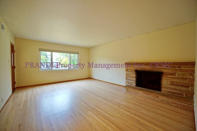 Building Photo - Terra Linda Home, 3-bedroom, 2-bath, singl...