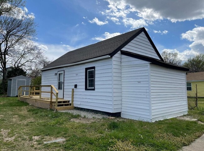 Primary Photo - Cozy 2bd/1bath with Big Yard