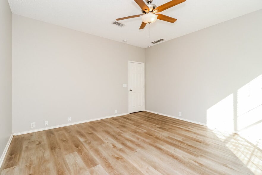 Building Photo - 8425 Vicksburg Ln