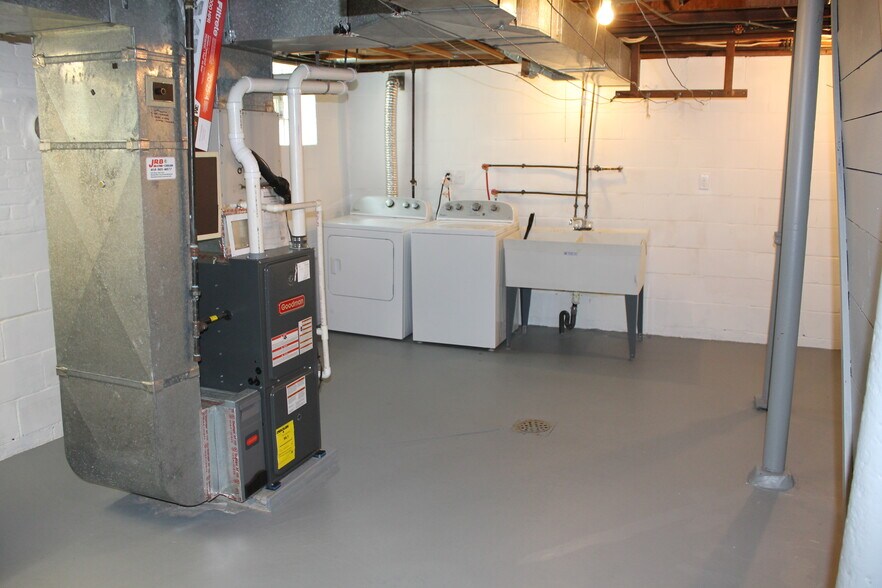 Building Photo - 300 Barclay Avenue