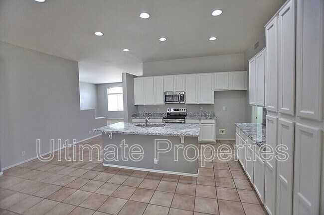 Building Photo - 8010 W Yukon Dr