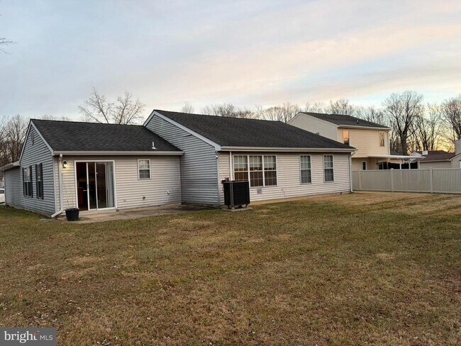 Building Photo - 424 Crisfield Dr