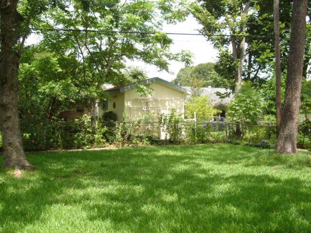 Building Photo - 8610 Bob White Dr