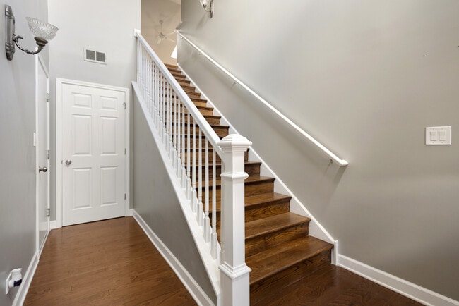 Building Photo - 609 Esla Ct