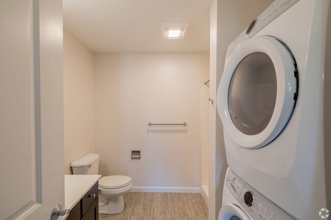 Building Photo - Spacious 2 Bedroom/ 2 Bathroom Apartment with Wooded View