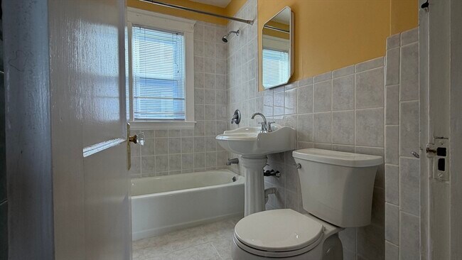 Building Photo - 74 Rawson Rd