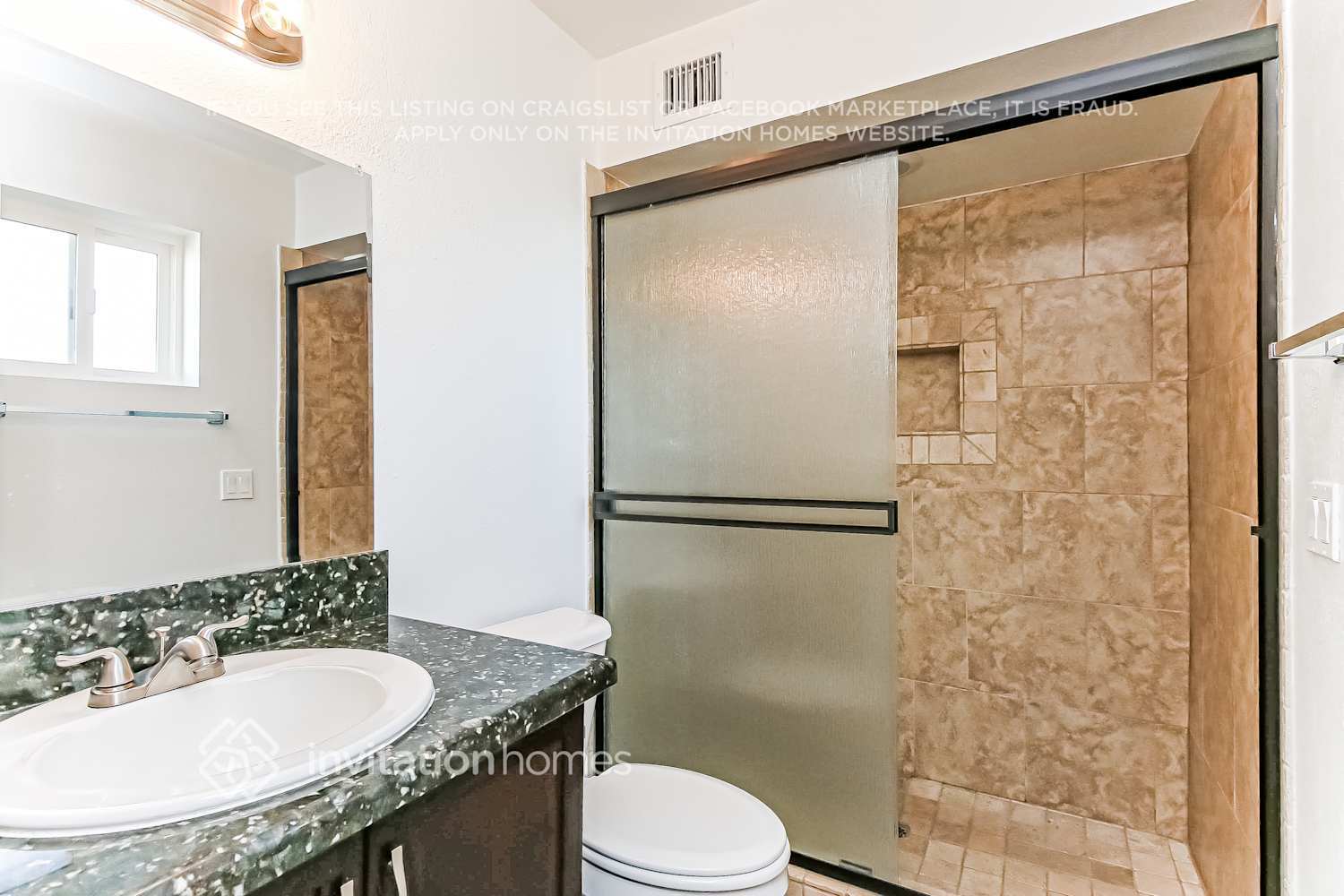 Building Photo - 892 E Erie St