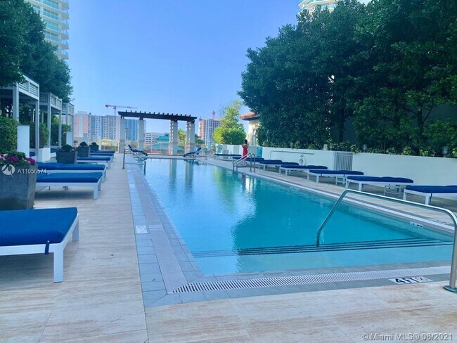 Building Photo - 250 Sunny Isles Blvd