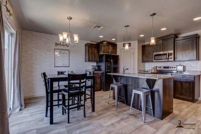 Building Photo - Pet Friendly: 3 Bedroom Fossil Hills Townhome With 2 Car Garage