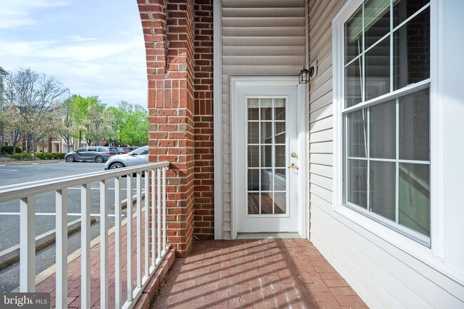 Building Photo - 171 Somervelle St