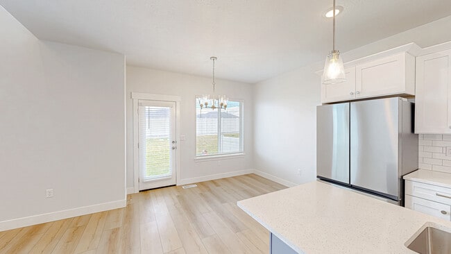 Building Photo - 702 S 4500 S