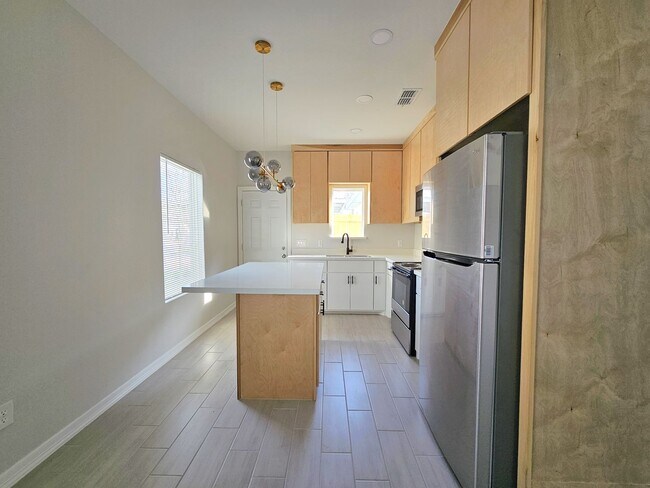 Building Photo - 1019 N Woodson Ave