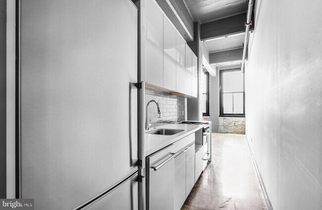 Building Photo - 1701 Tulip St