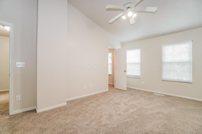 Building Photo - 6582 Cloverlawn Cir