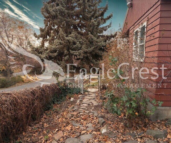 Building Photo - Spacious 3-Bedroom 2 bathroom Home with Great Mountain Views and Bonus Room!!