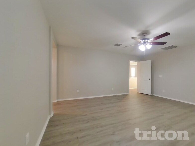 Building Photo - 11692 N 165th Ln