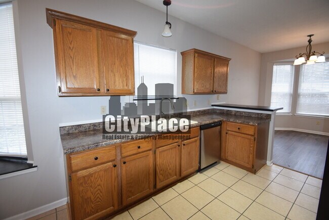 Building Photo - 10394 Lakeland Dr