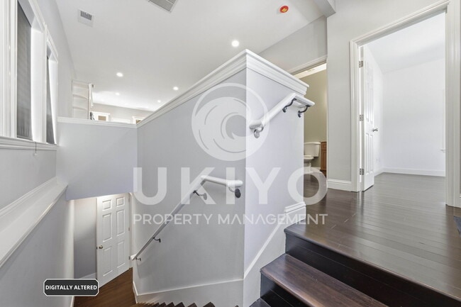 Building Photo - 1123 30th St