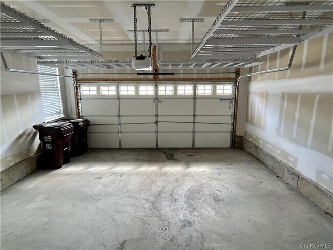 Building Photo - 95 Meadow View Dr
