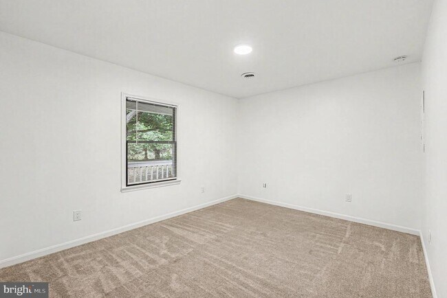 Building Photo - 78 Woodmount Dr