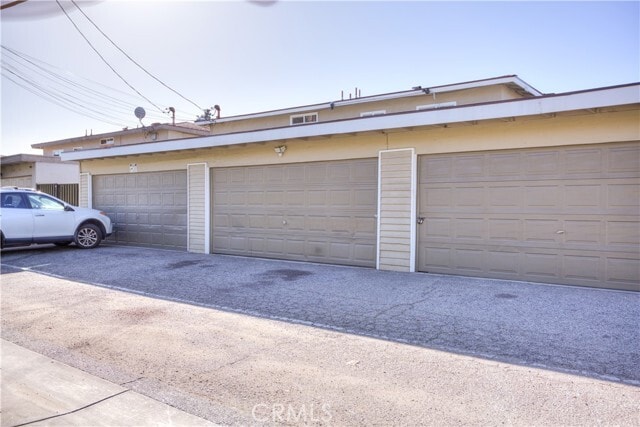 Building Photo - 2547 Hayes Dr