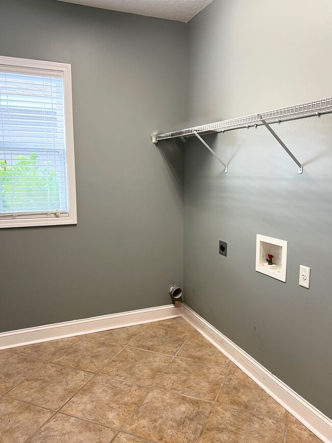 Building Photo - 3/2 in the desirable Laurel Island neighbo...