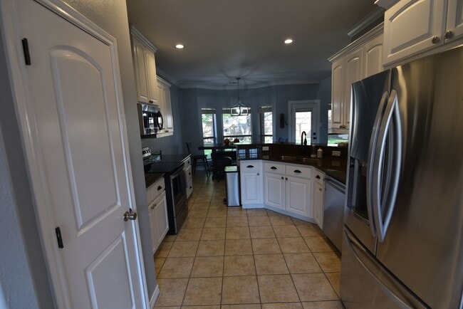Building Photo - Great 4 Bedroom 2.5 Bathroom, In Bridle Ga...