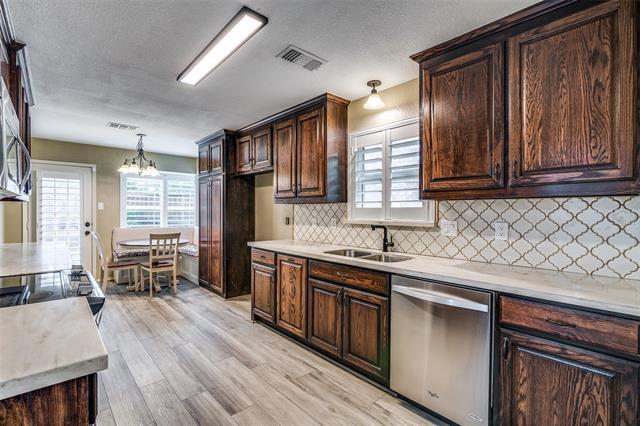 Building Photo - 524 Raintree Cir