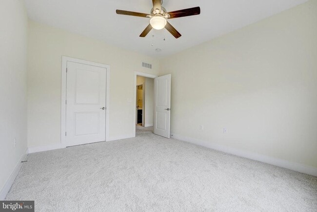 Building Photo - 620 McKenzie Ave