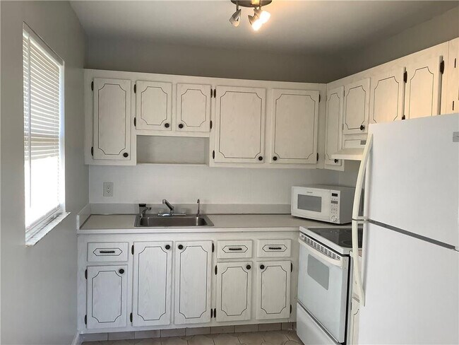 Building Photo - 189 Saxony D