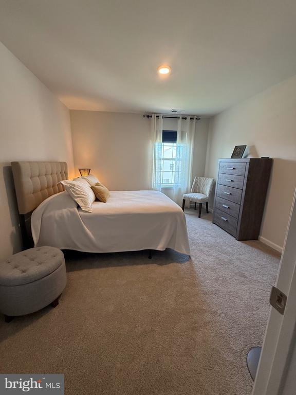 Building Photo - 13 Outsail Ave