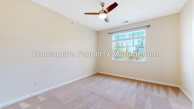 Building Photo - Town Home | Screened Back Porch | One Car ...