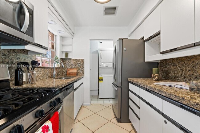 Building Photo - 1443 Hollywood Blvd