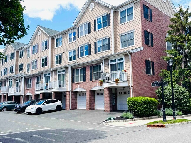 Building Photo - 352 Oswego Ct