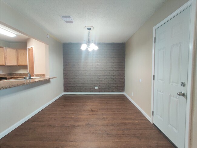 Building Photo - 1003 Dyche Ln