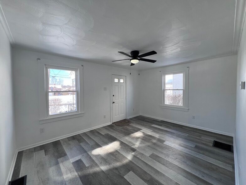 Building Photo - 866 Miller Ave