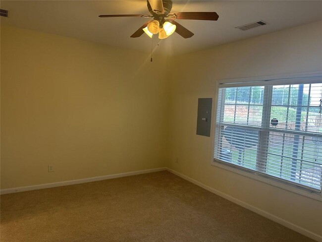 Building Photo - 1620 Halliard Dr