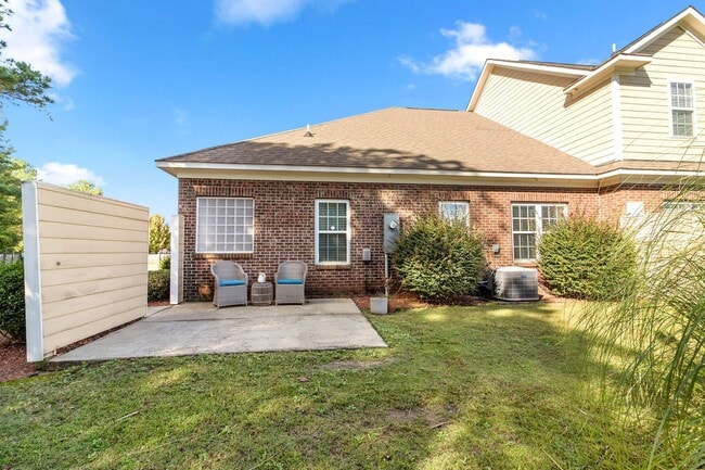 Building Photo - Furnished Townhome – All Inclusive | Gated...