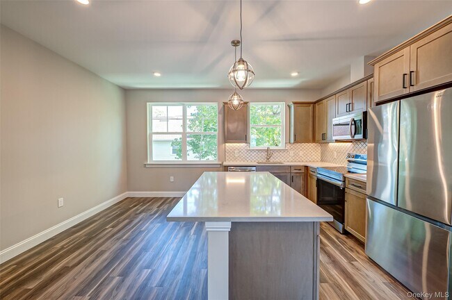 Building Photo - 1 Conklin St