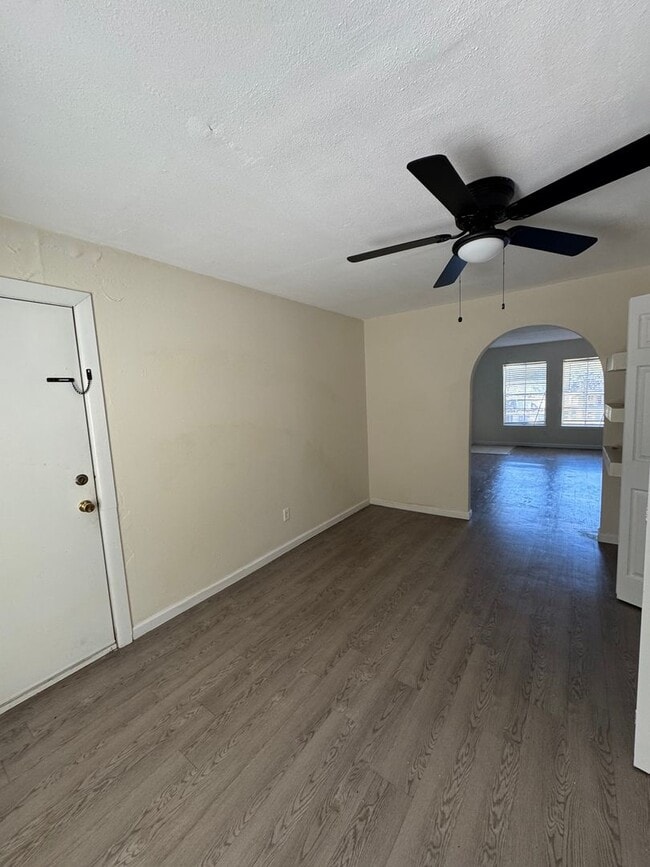 Building Photo - Spacious & Stylish Condo in Chateau DeVille – A Rare Find!