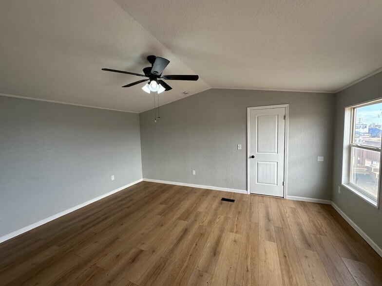 Building Photo - 7301 E County Road 62