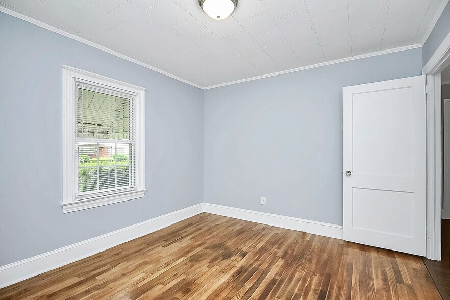 Bedroom 1 - 616 E Iredell Ave